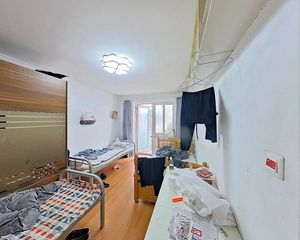 十年不出一套的户型 南北通透 两个卧室全部朝南 都带阳台