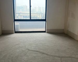 中间楼层采光好 商业配套成熟 医疗配套成熟 商品住宅 临地铁