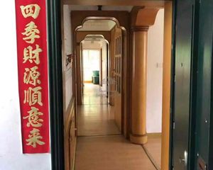 市国土局宿舍带杂物房。