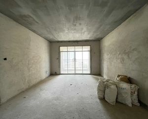 传媒星城5房2厅135万