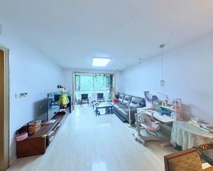 媒体村 137.81平2居 东南向精装修 自住保养好。