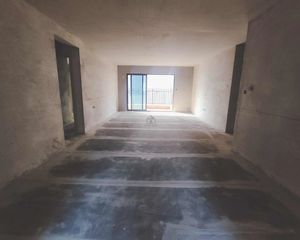 东边套洋房 南宁龙光天瀛4房2厅毛坯
