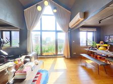 价可谈。居住太棒了。湖景洋房,有4个阳台,客厅挑空。望京