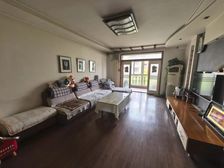 秀兰康欣园南区152㎡3室2厅2卫1阳台2个租的车棚