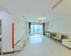 天通苑西二区双卫三居室,商五,客厅落地窗阳台,近地铁公园