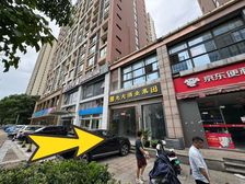 人民路平江万达广场沿街497平两层可重餐饮租40万售680万