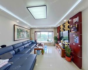 双卫格局!精装好房!大三居!带电梯!中间楼层采光好!商品住宅