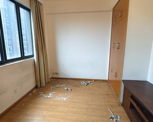 金邑华庭3室2厅1卫南朝向85.0万元/套出售