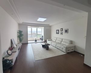 新区,兴洛湖旁,公安局家属院,3室2厅,全景精装修,小高层