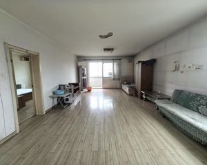 南北通透新安里小区3室1厅