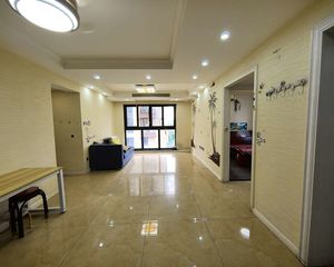 郡西花苑 正南朝向 房龄新 有电梯 精装可拎包入住 双卫