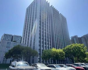 西湖区黄龙体育广场中心公元大厦电梯口南向办公室出售