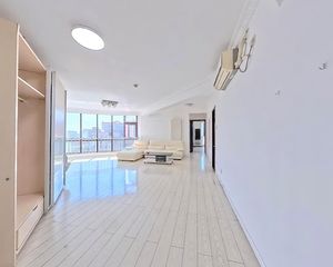 新上罗马花园,中楼层全明两居,满五,有车位