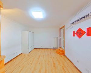 有钥匙 看房随时 满五年 南北通透紧邻广渠路 果园城铁