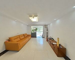 新上一层三居室 不临街 近地铁 近小站公园 南北好户型