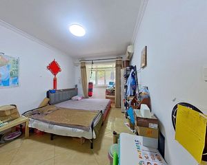 东三环 三里屯 团结湖地铁 农展南里低总价两居 满五年 诚售
