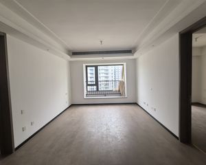 蔚蓝城市花园4室2厅2卫南朝向270.0万元/套出售