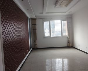 市中心,安静小区,2室2厅1卫1阳台精装,房东换房