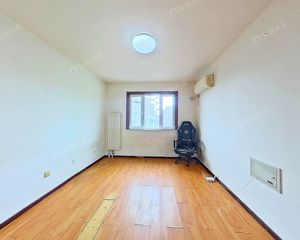 新宫地铁站·合顺家园东西通透三居室 满五年