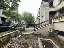 联排东端户 带超大花园 上下四层 实用面积超大,稀缺急售