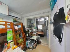 新上一楼带天井 天井弄得实顶能住人 马路第one排