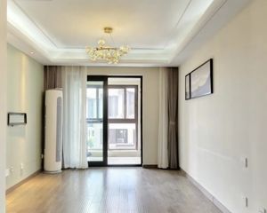 万科蔚蓝城市花园 近地铁 小三居 南向采光好 满二 出行方便