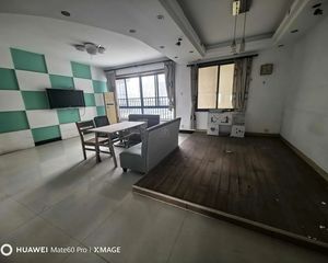 南湖国际广场 4房2厅209万