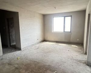 120平66.8万乐凯大街电梯房毛坯三室两卫