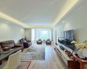 知春路、北航南门、西南大三居、阳光好、豪华装修、只有契税!