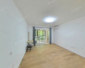 古城2017年房龄 中海金玺公馆4居 下跃负一层面积70㎡