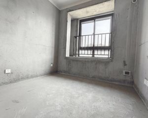 6楼 有车库车位 四室 近银泰百货 东育才华师大