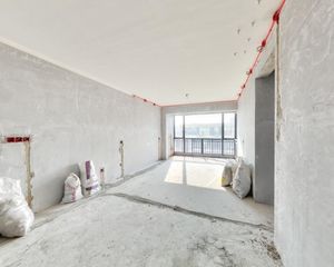 红光6号线旁 单价1万不到 买准新小区 首付15万 随时看房