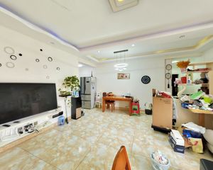 :商品房满五年,4室,朝向:西北先后收费