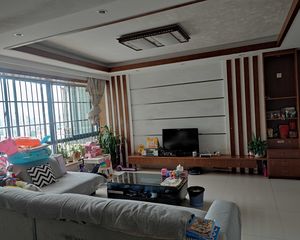 南湖国际广场 4房2厅310万