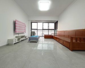 第四人民医院生活区3房2厅毛坯120万