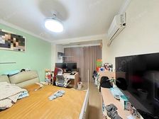 电梯绿色楼栋2房朝南,看中可以谈,房东诚意卖,精装拎包入住