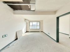 电梯洋房,顶层有阁楼, 有地下车位 看房方便
