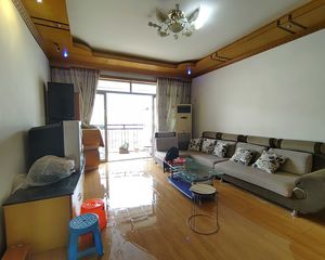 秀山花园 3房1厅63万