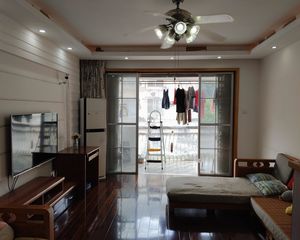 秀山花园 4房2厅93万