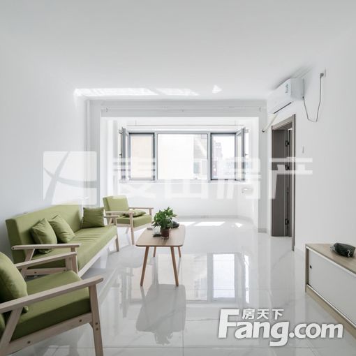  �����³� 2��1��2�� 90ƽ��װ�� 8000Ԫ/�� 