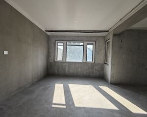 新东城阳光苑3室2厅2卫南朝向180.0万元/套出售