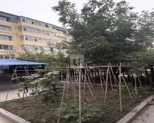 长乐宫旁阳光花园南北通透四居平简装出售
