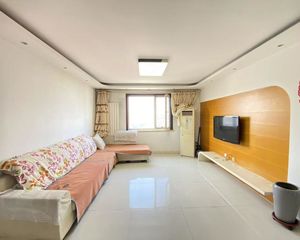新一代C区 三室 南北通透 精装修可拎包入住