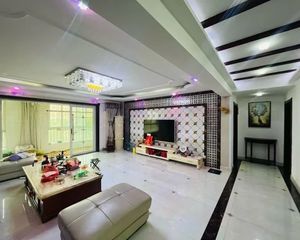 高新区 翰生对面3-4楼复式 270平 5室3卫精装修带车位