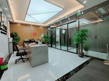 华侨城 智慧广场 豪华装修975平 特价80元 带家私