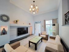 君临天下花园 203.00平4居 南向精装修