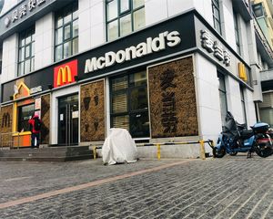 丰台草桥地铁口 全业态 品牌租户 路口把角的位置 租金20万