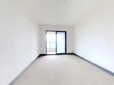 :楼层好 视野好 房型方正 中间楼层 自带休闲区