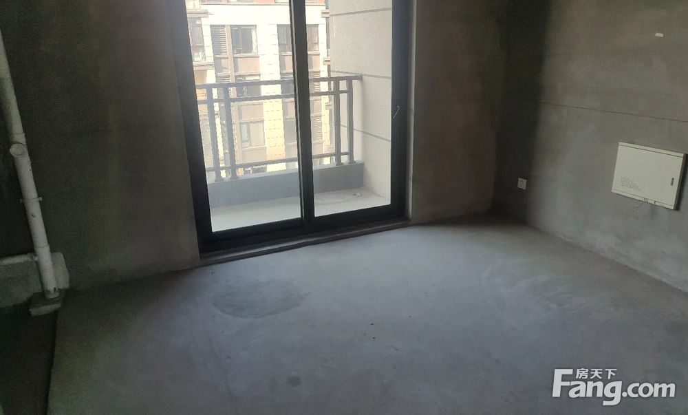 中海锦苑誉府130平电梯洋房6楼毛坯飞机3室2厅有车位