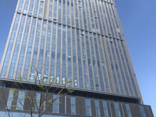 解放路东首鼎峰中心精装写字间出租!电梯口!格局好用!